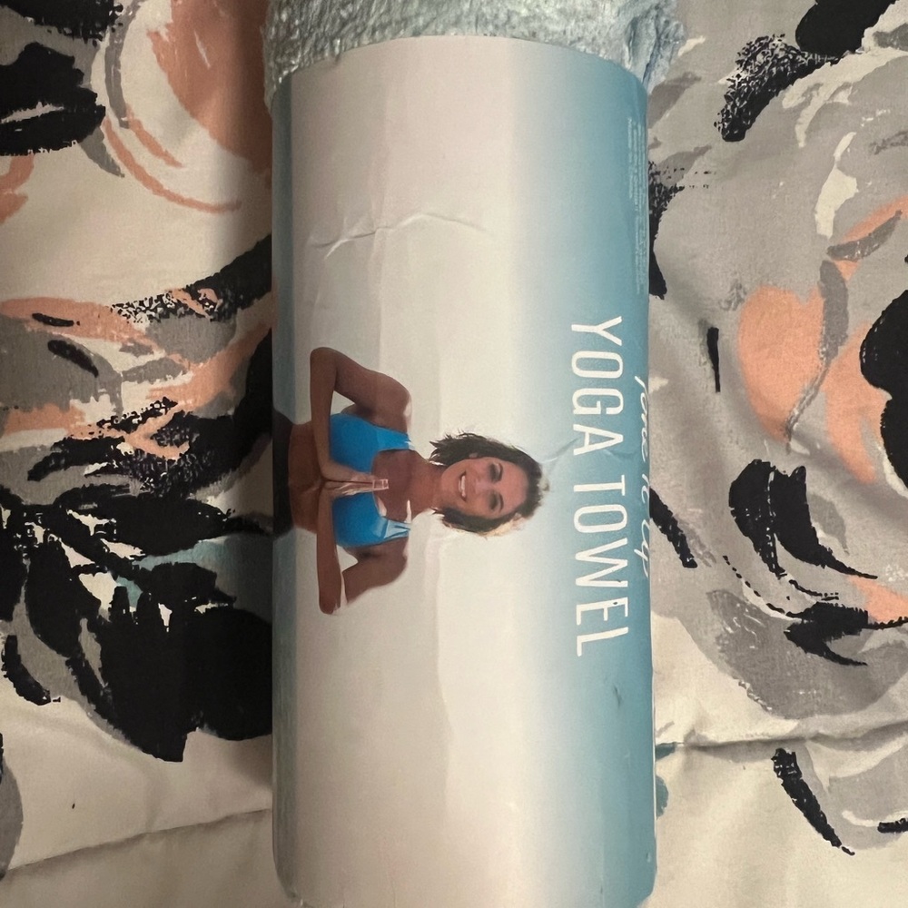 SELF Yoga Block and Tone It Up Yoga Towelp - Picture 6 of 10